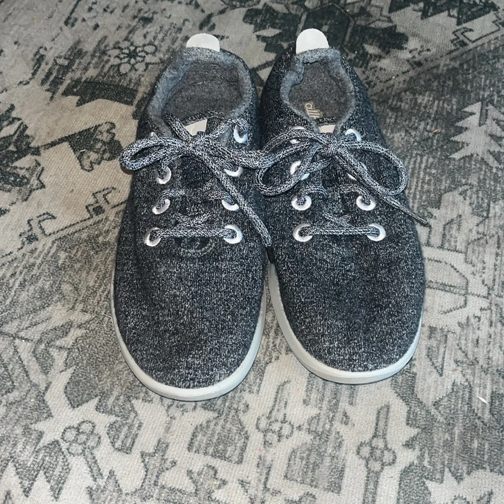 Allbirds women’s Gray wool runners Sneakers size 8